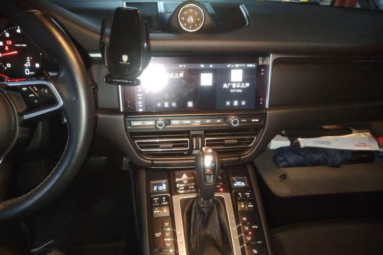Used Porsche Macan 2020 Macan 2.0T Audio And AC Panel