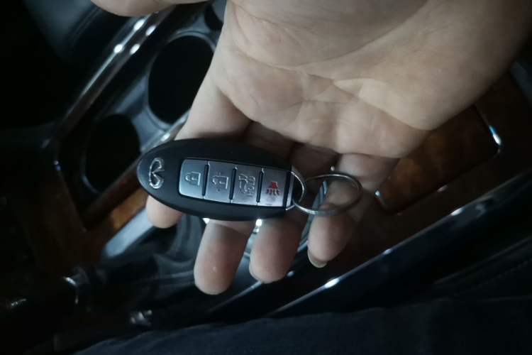 Used Infiniti QX80 2016 5.6L 4WD