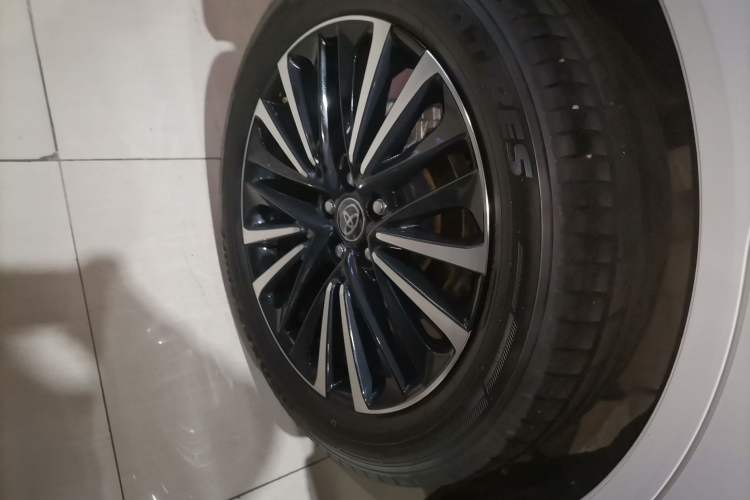 Used Toyota Venza 2023 2.0L CVT Two-Wheel Drive Prestige Version
