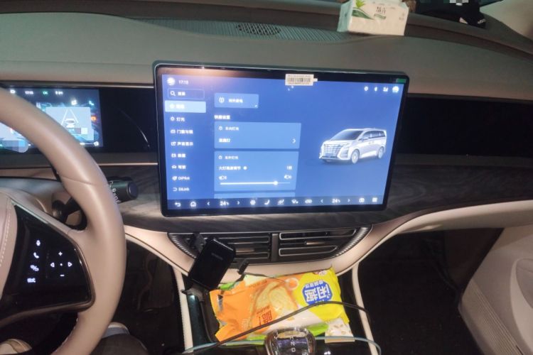 Used Denza D9 2022 DM-i 1040 Prestige Model
