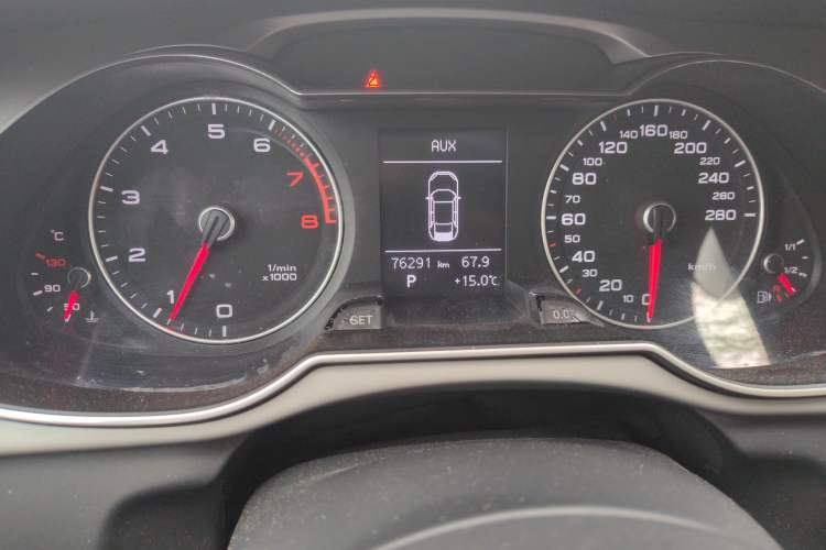 Used Audi A4L 2015 35 TFSI Automatic Comfort Model Odometer Close Up