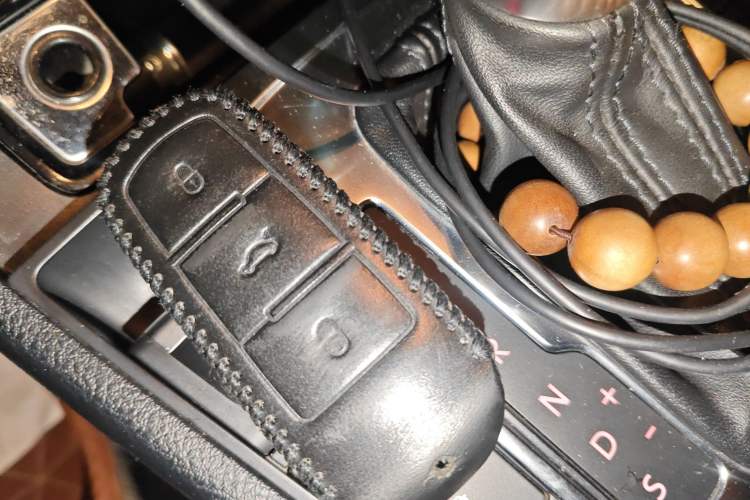 Used Volkswagen Magotan 2015 Revised Version 2.0 TSI Prestige Edition Vehicle Key