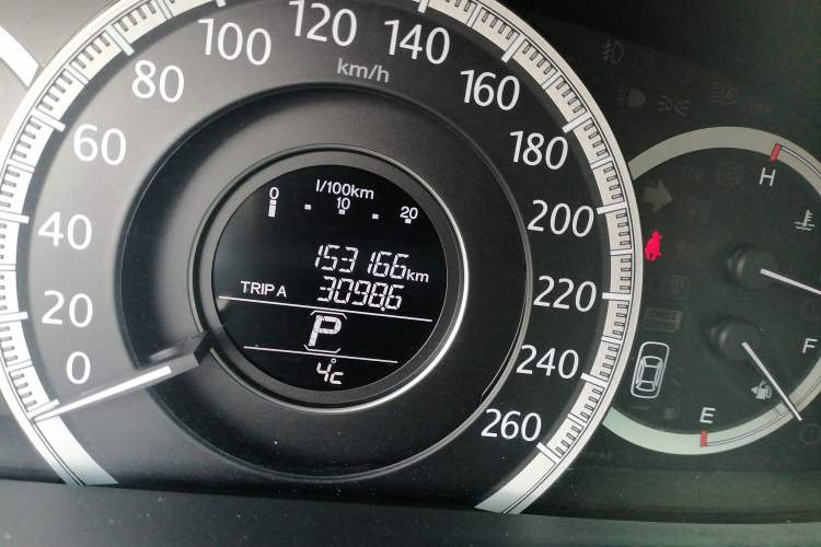 Used Honda Accord 2014 2.0L EXN Luxury Navigation Edition Odometer Close Up