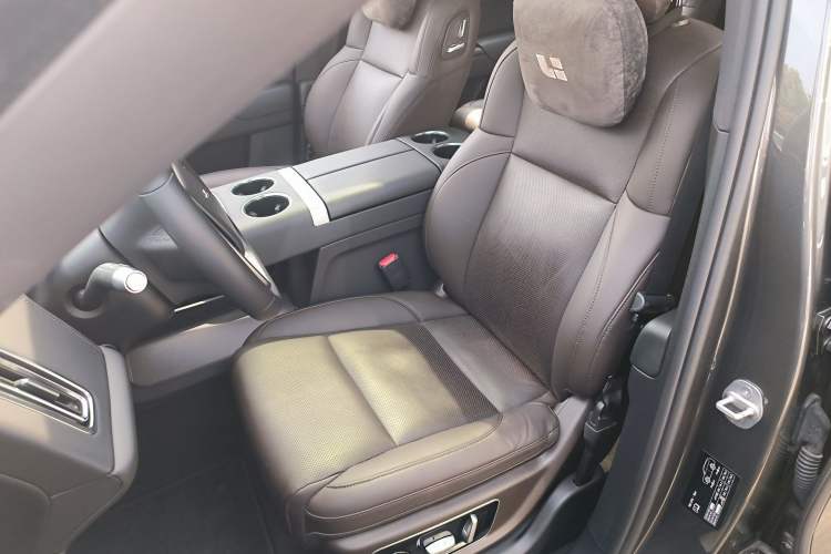 Used Li Auto L8 2023 Pro Model
