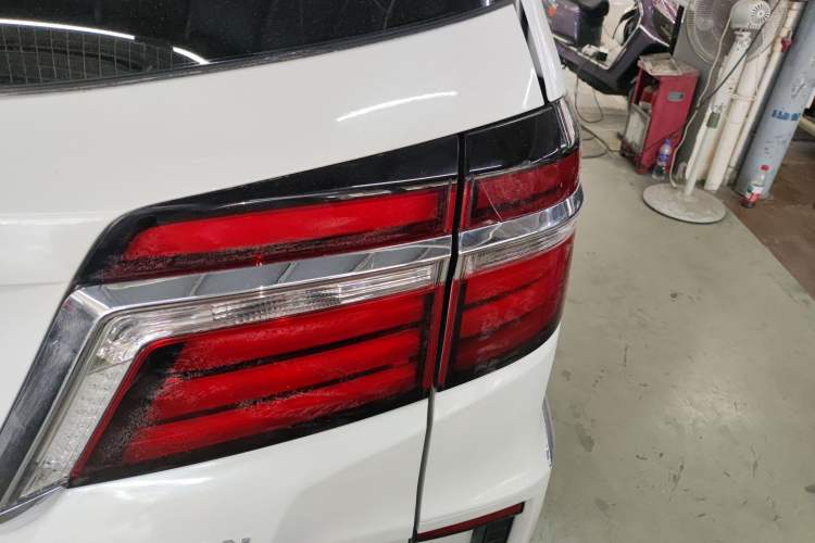 Used Honda Elysion 2016 2.4L Style Edition
