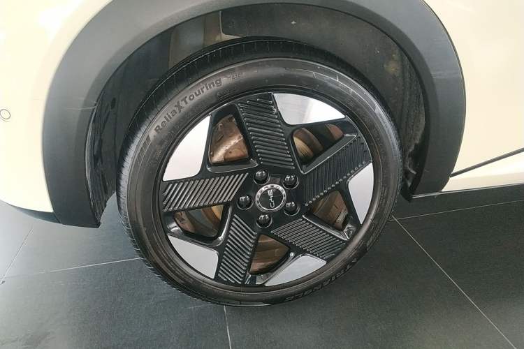 Used BYD Dolphin 2025 Intelligent Driving Version 520km Range Knight Edition Right Rear Wheel Hub