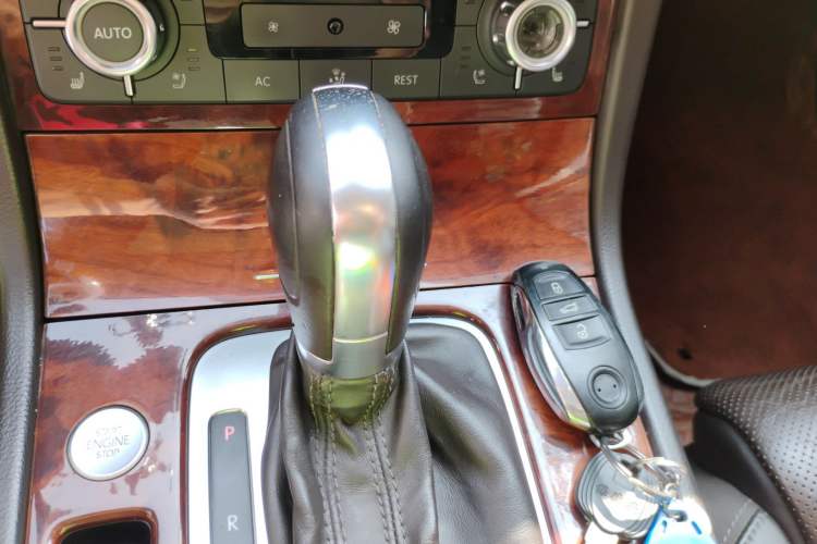 Used Volkswagen Touareg 2011 3.0 TSI High-End Version