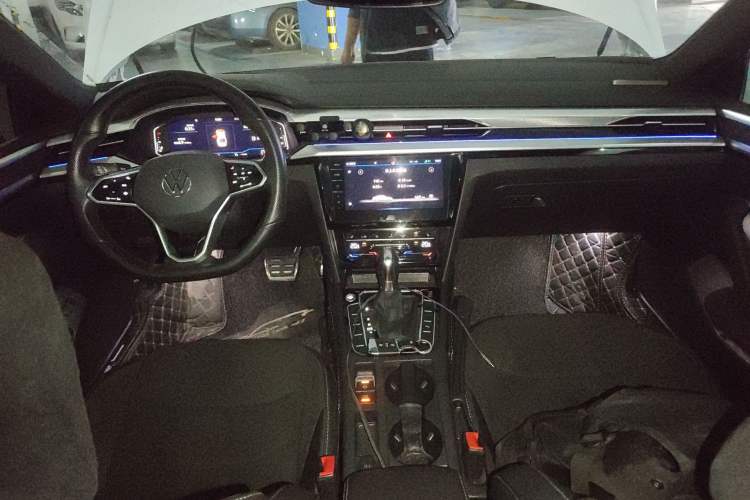 Used Volkswagen FAW-Volkswagen CC 2021 330TSI Ignite Edition Center Console