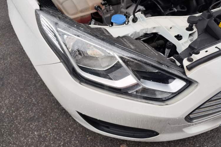 Used Ford Escort 2017 Revised Version 1.5L Automatic Comfort Edition Right Front Headlight