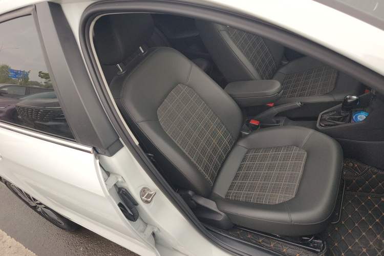 Used Volkswagen Jetta 2019 Dream Edition 1.5L Automatic Comfort Version Right Front Seat