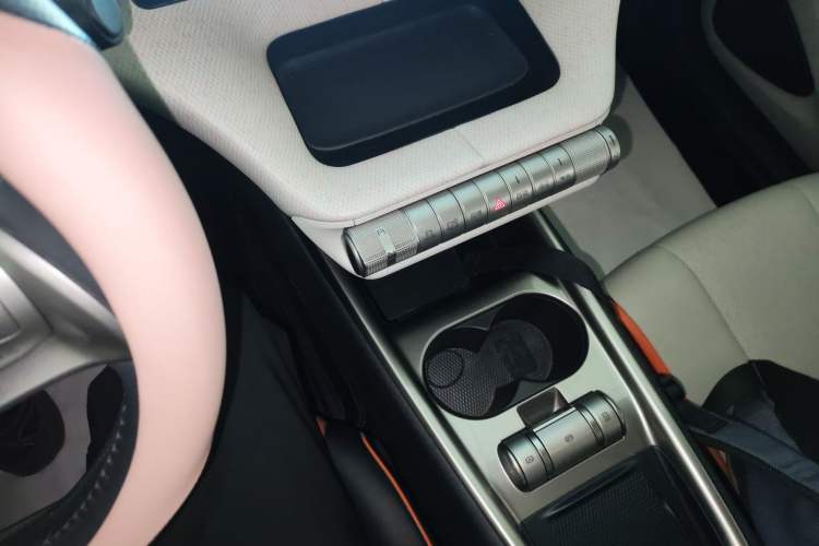 Used BYD Dolphin 2021 405 km Fashion Edition Gear Lever