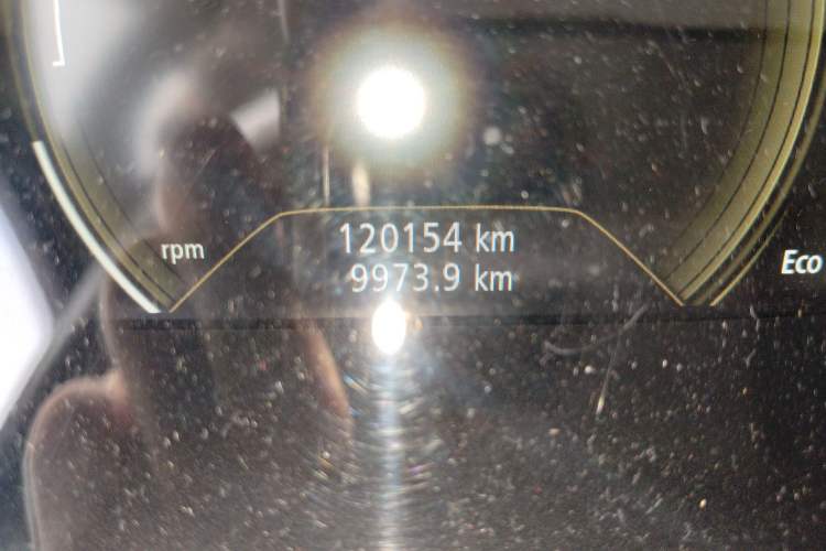 Used Renault Espace Classic 2018 TCe 300 Prestige Edition Odometer Close Up