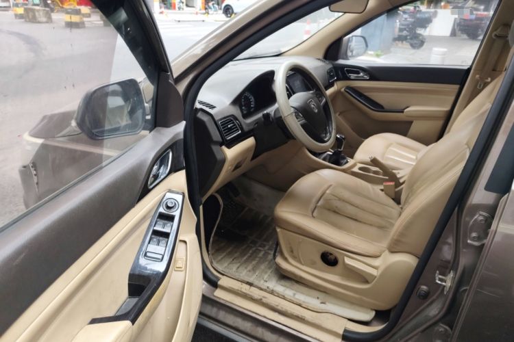 Used Baojun 730 2014 1.5L Manual Luxury Navigation ESP Version 7 Seats Driver Seat