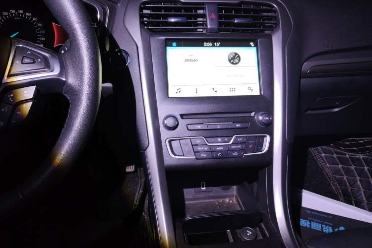 Used Ford Mondeo 2018 EcoBoost 200 Intelligent Control Luxury Model China V Standard Audio And AC Panel