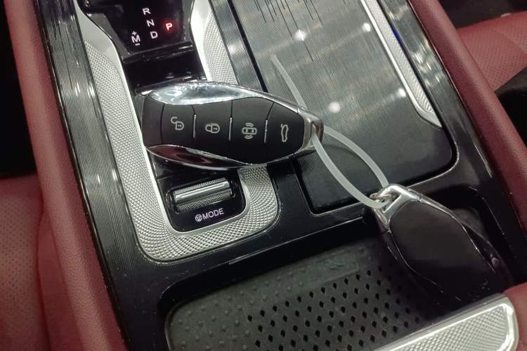 Used Hongqi H5 2025 2.0T Automatic Flag Edition – 500 000 Units Commemorative Version Vehicle Key