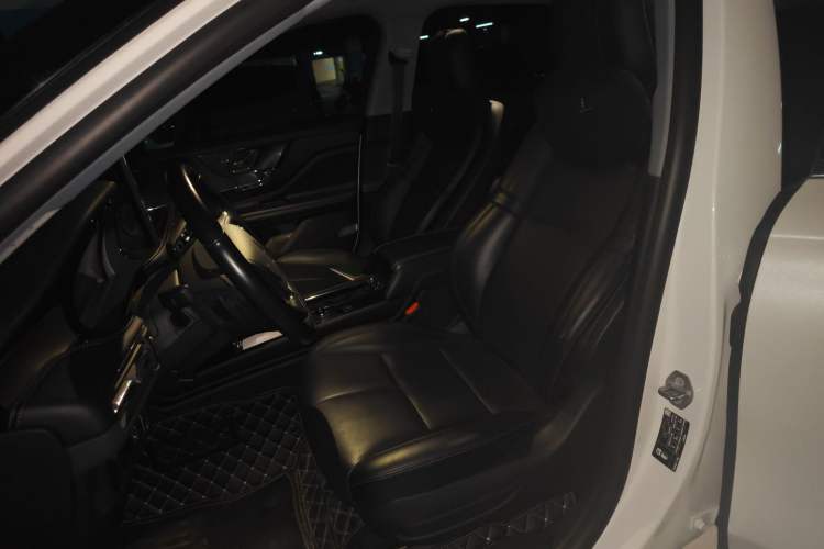 Used Lincoln Corsair 2021 2.0T Two-Wheel-Drive Luxury Edition Left Front Seat