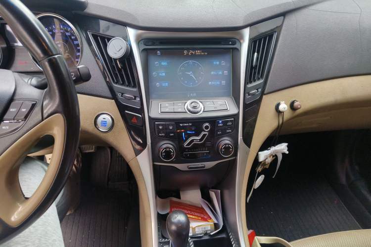Used Hyundai Sonata 2013 2.0L Automatic Luxury Edition Audio And AC Panel