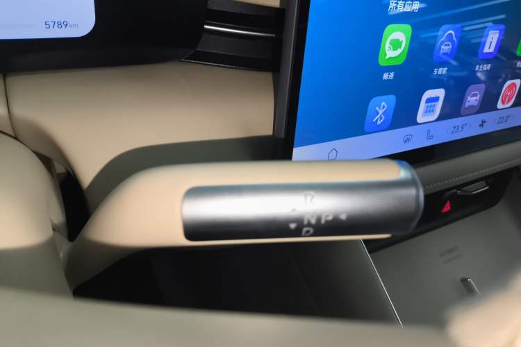 Used Hima AITO M5 2024 Extended-Range Max RS Four-Wheel Drive Advanced Intelligent Driving Version Gear Lever