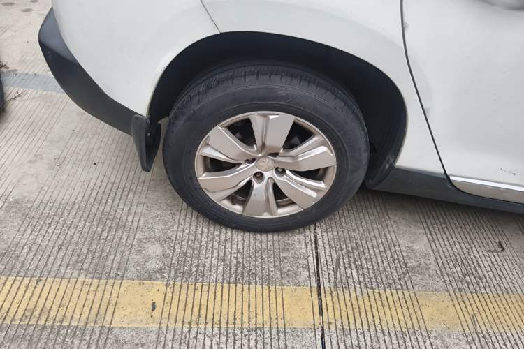 Used Peugeot 2008 2014 1.6L Automatic Fashion Edition Exterior 5