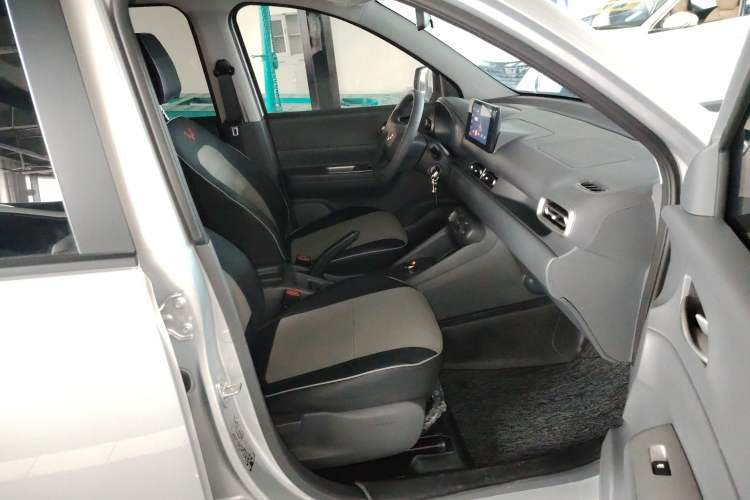 Used Wuling Hongguang New Energy 2025 Extended-Range Hybrid 50KM Comfort Version Right Front Seat