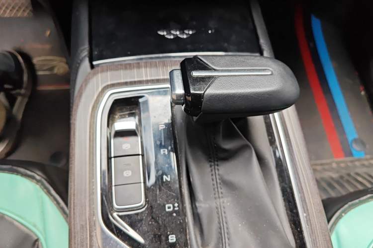 Used Wuling Jiachen 2022 1.5T CVT Smart Luxury Version Gear Lever
