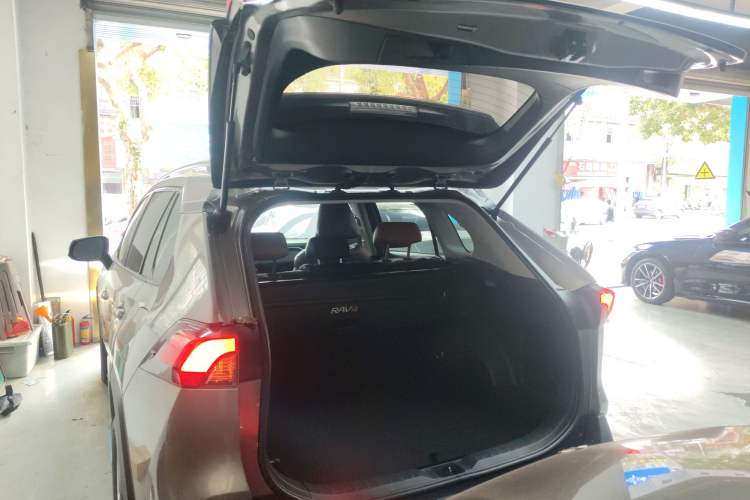 Used Toyota RAV4 2021 2.0L CVT Two-Wheel Drive Fashion Edition Trunk