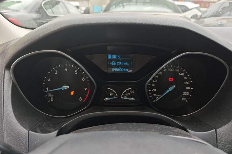 Used Ford Focus 2017 Hatchback EcoBoost 125 Automatic - Ultra-Powerful Style Edition with Smart Drive Features Instrument Cluster