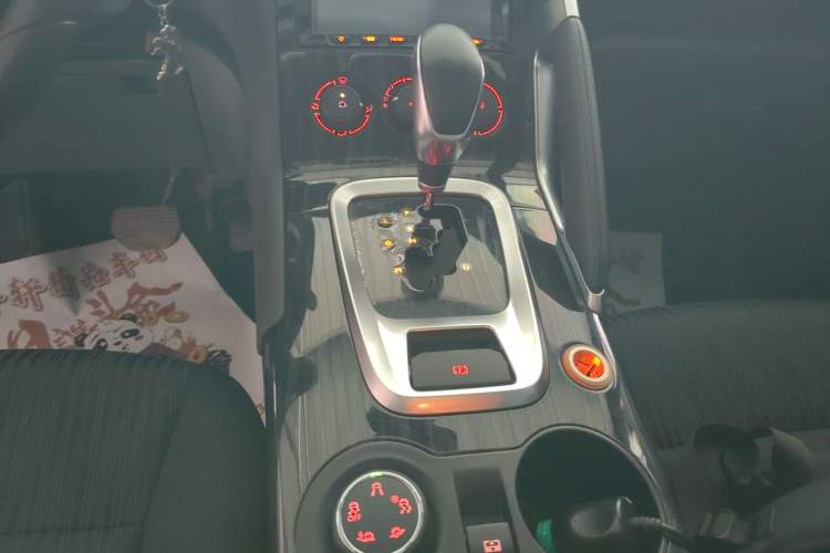 Used Peugeot 3008 2015 1.6THP Automatic Classic Edition Gear Lever