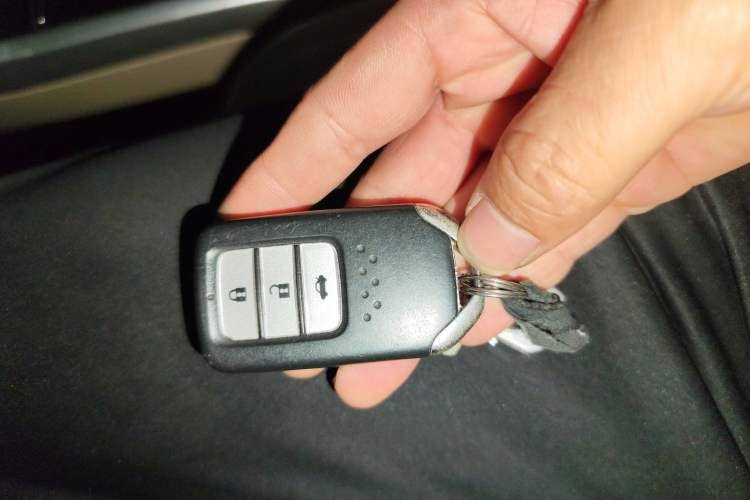 Used Honda Crider 2013 1.8L automatic luxury edition
