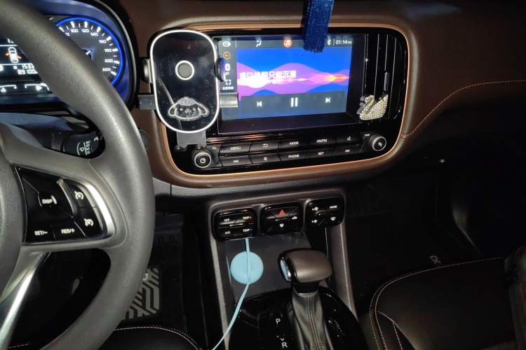 Used GAC Trumpchi GS3 2017 200T Automatic Elite Edition Audio And AC Panel