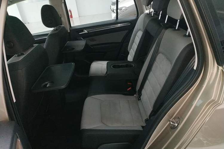 Used Volkswagen Golf Sportsvan 2019 280TSI Automatic Sentinel Model China VI Standard Left Rear Seat