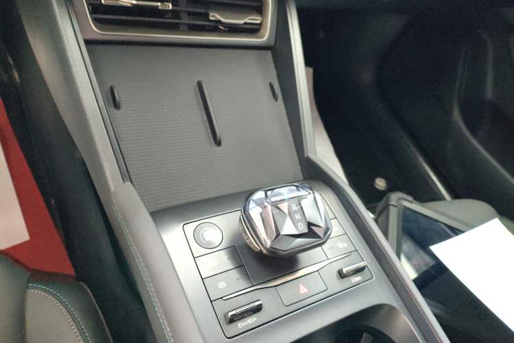 Used BYD Qin L 2025 DM-i Smart Drive 80KM Leading Model Gear Lever