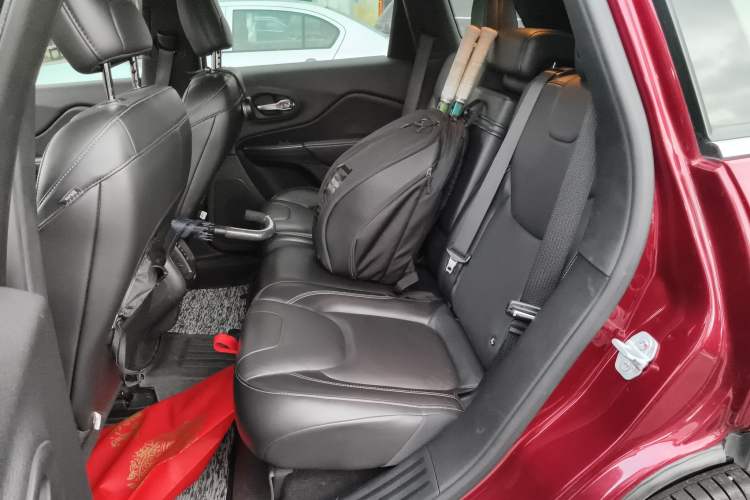 Used Jeep Cherokee 2016 2.4L Superior Edition
