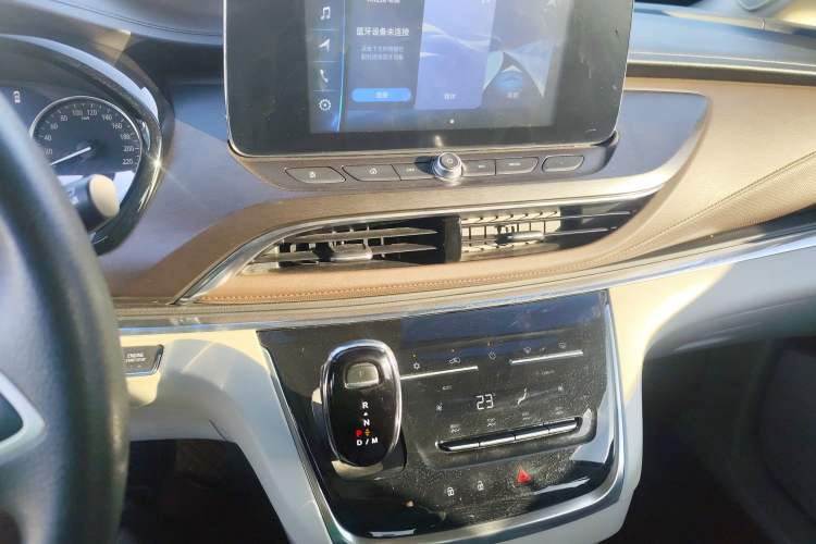 Used Buick GL8 2023 Land Executive Class Comfort Model