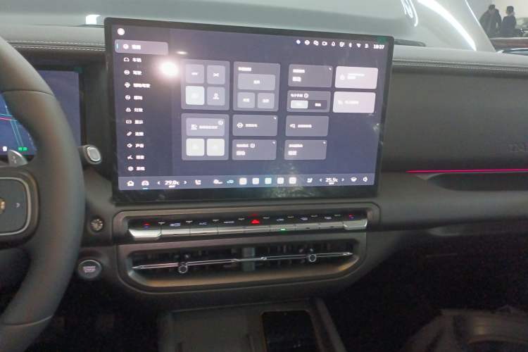 Used Tank 300 New Energy 2025 Hi4-T