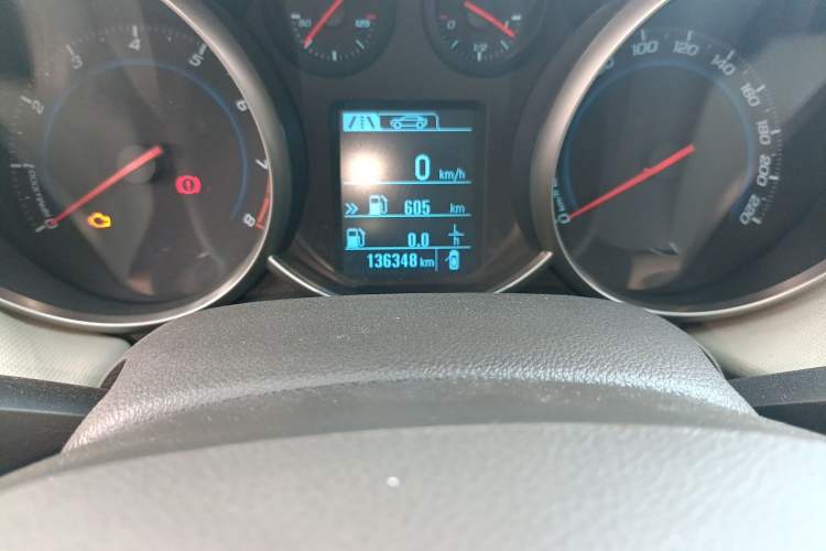 Used Chevrolet Cruze 2015 1.5L Classic SE MT Odometer Close Up