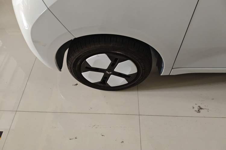 Used Wuling Hongguang MINIEV 2024 3rd Generation 215km Advanced Version Left Front Wheel Hub