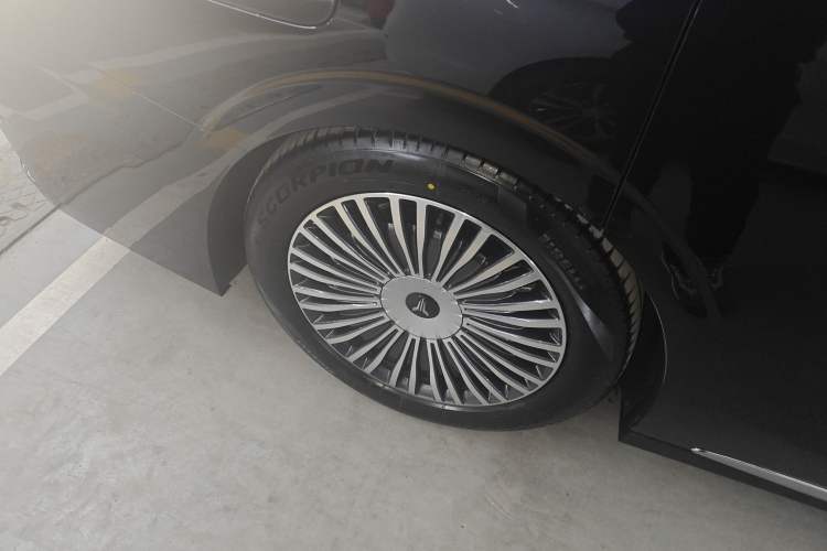 Used VOYAH Dream 2025 PHEV Four-Wheel-Drive Flagship Kunpeng Edition
