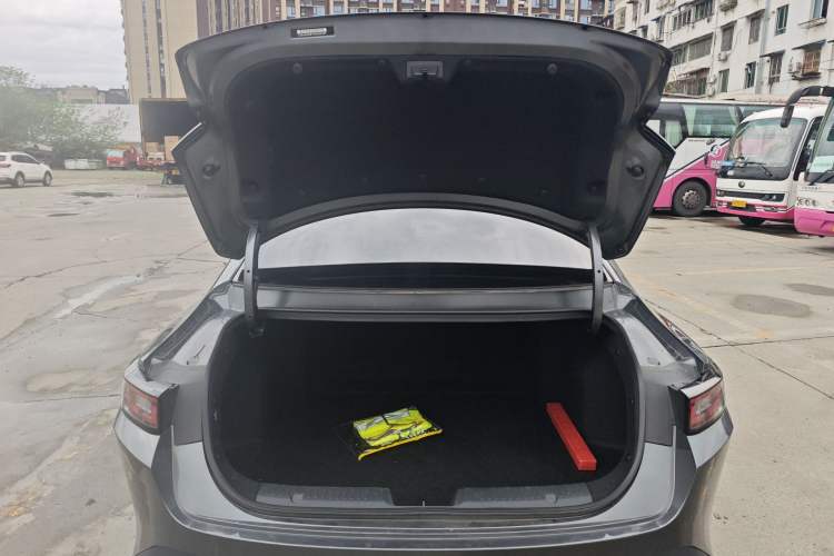 Used CHANGAN Eado DD 2023 Blue Whale NE 1.5T GDI DCT Luxury Edition Trunk