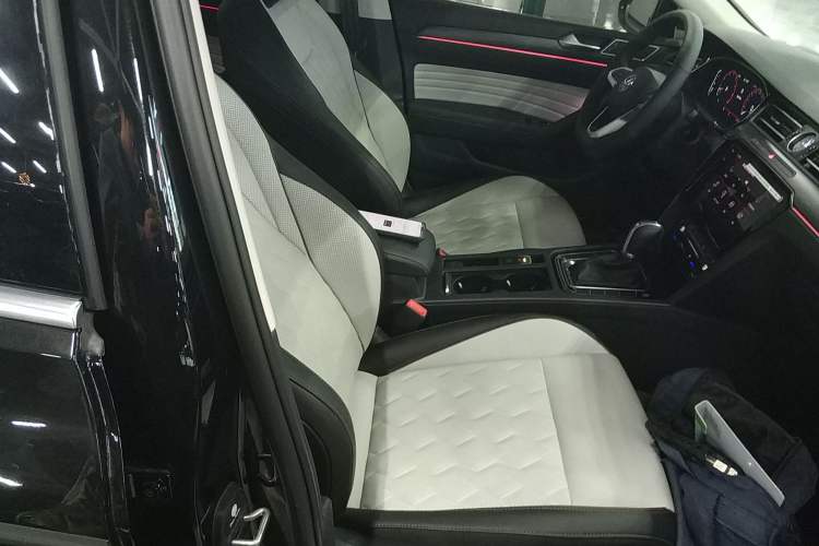 Used Volkswagen Magotan 2026 30 Million Vehicles Selected Model 380TSI DSG Luxury Edition