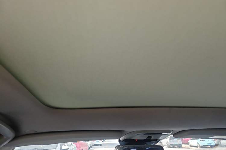 Used Volvo V40 2016 T4 Smart Luxury Edition Headliner