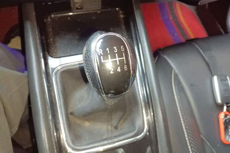 Used Dongfeng Fengon 580 2016 1.5T Manual Luxury Edition
