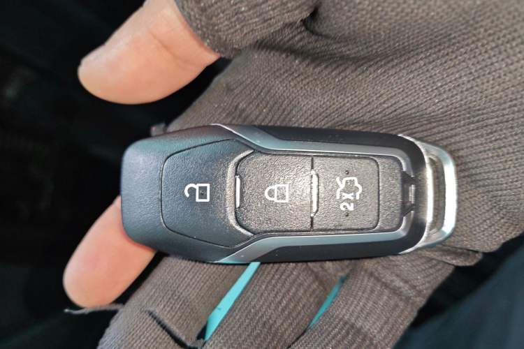 Used Ford Edge 2016 EcoBoost 245 Two-Wheel-Drive Titanium 7-Seater Vehicle Key