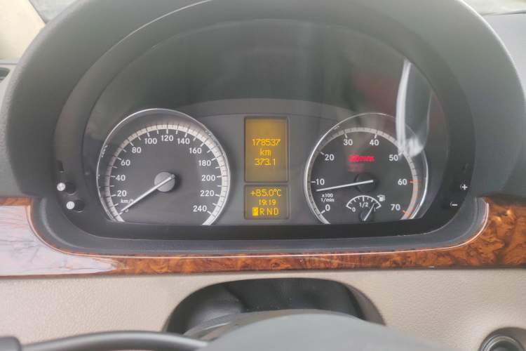 Used Mercedes-Benz Viano 2011 2.5L Navigator Edition
