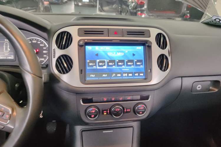 Used Volkswagen Tiguan L 2015 1.8TSI Manual Two-Wheel-Drive Limited Edition