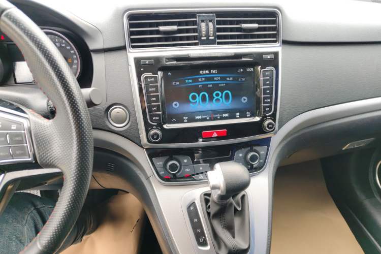 Used Haval M6 2018 Revised Version 1.5T DCT Two-Wheel Drive Elite Edition
