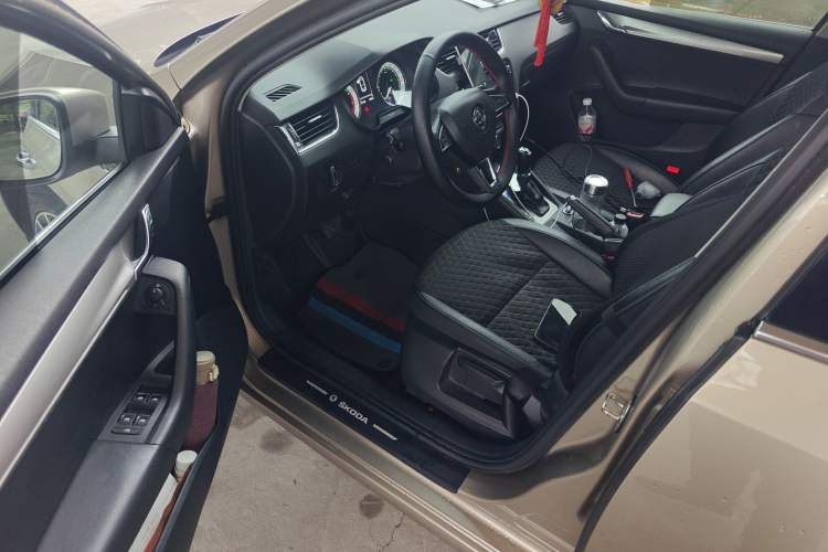 Used Skoda Octavia 2019 1.5L Automatic Luxury Edition Driver Seat