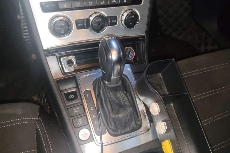 Used Volkswagen FAW-Volkswagen CC 2016 1.8TSI Luxury Model Gear Lever