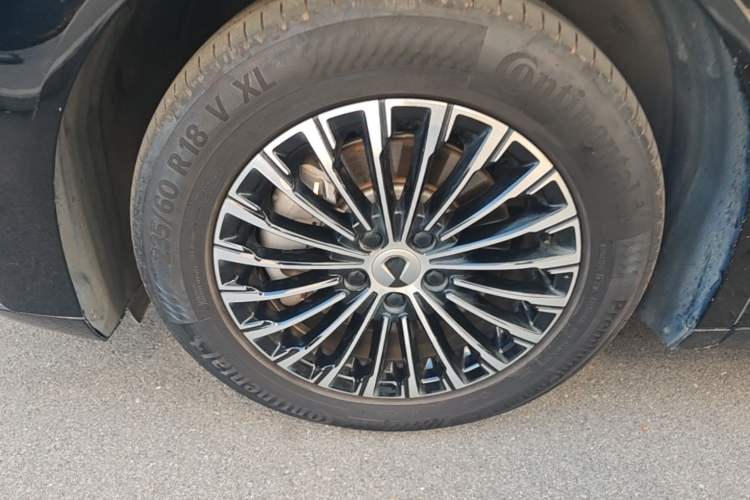 Used Denza D9 2022 DM-i 1040 Prestige Model
