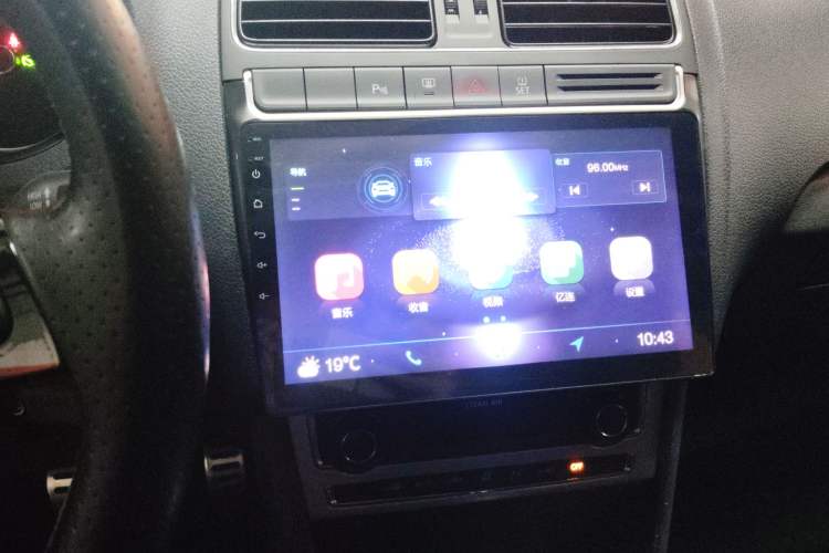 Used Volkswagen Polo 2016 1.6L Cross Polo Automatic Audio And AC Panel